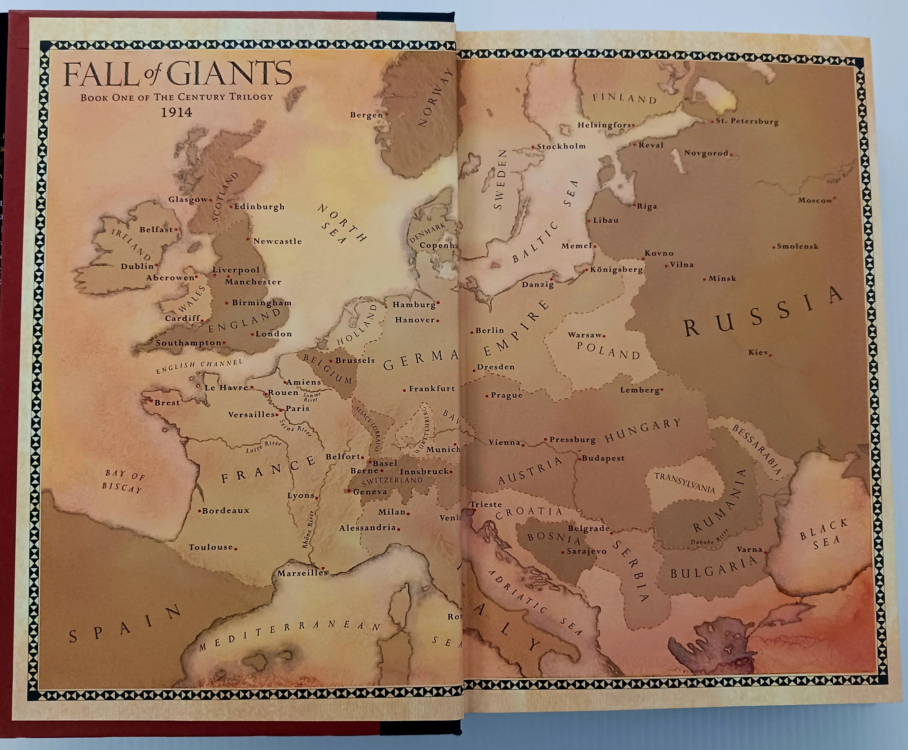 FALL OF GIANTS - Ken Follett - Image 4