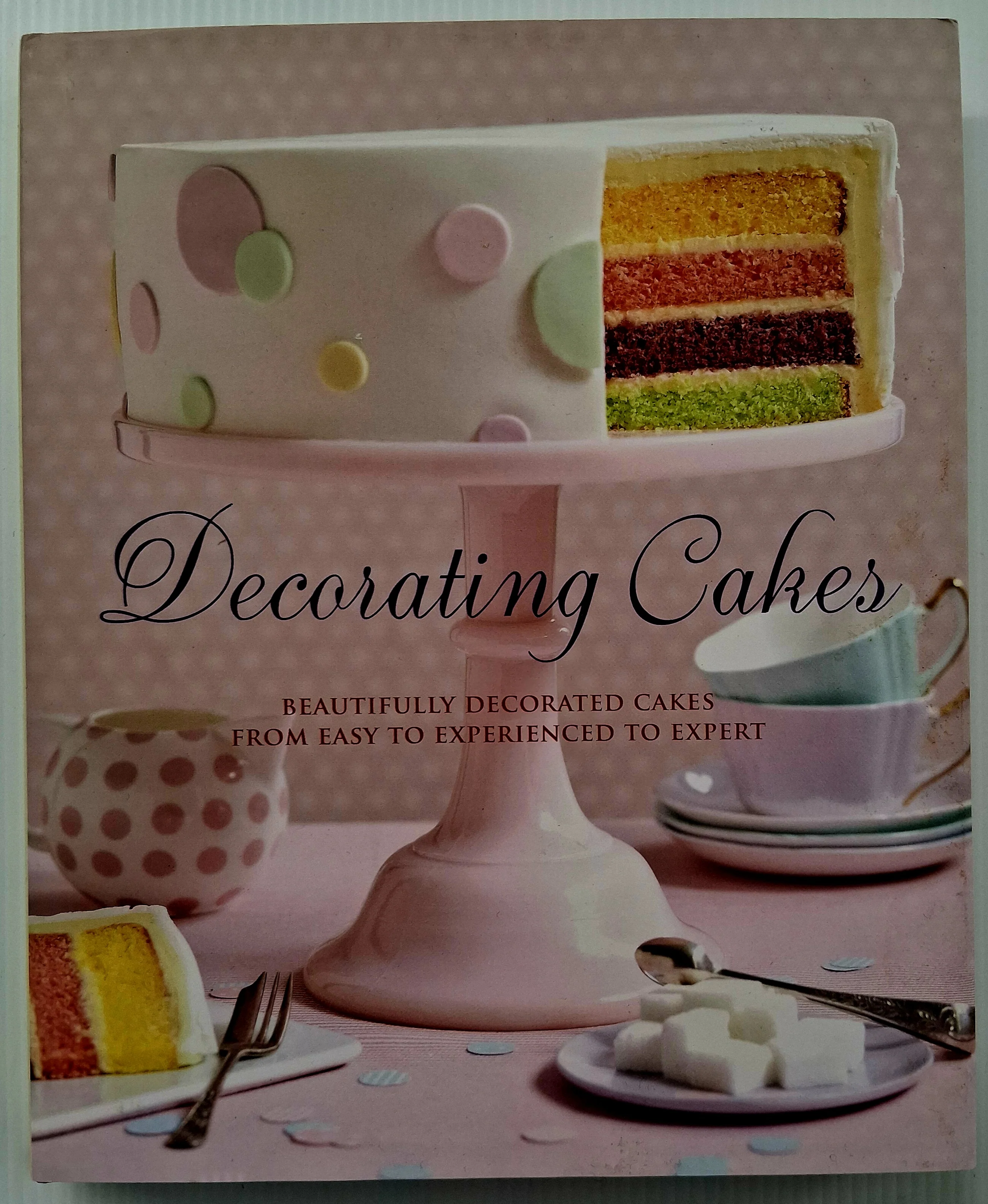 DECORATING CAKES - Pamela Clark