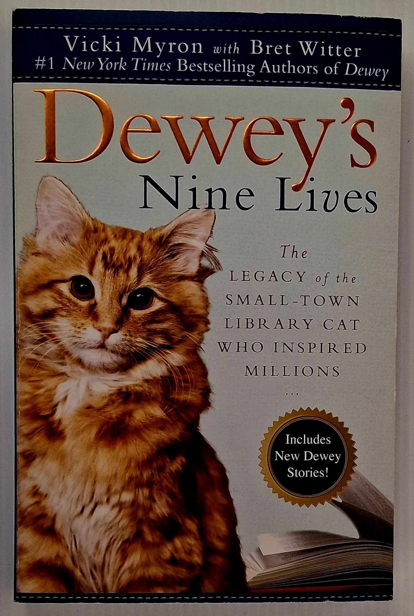 DEWEY'S NINE LIVES - Vicki Myron