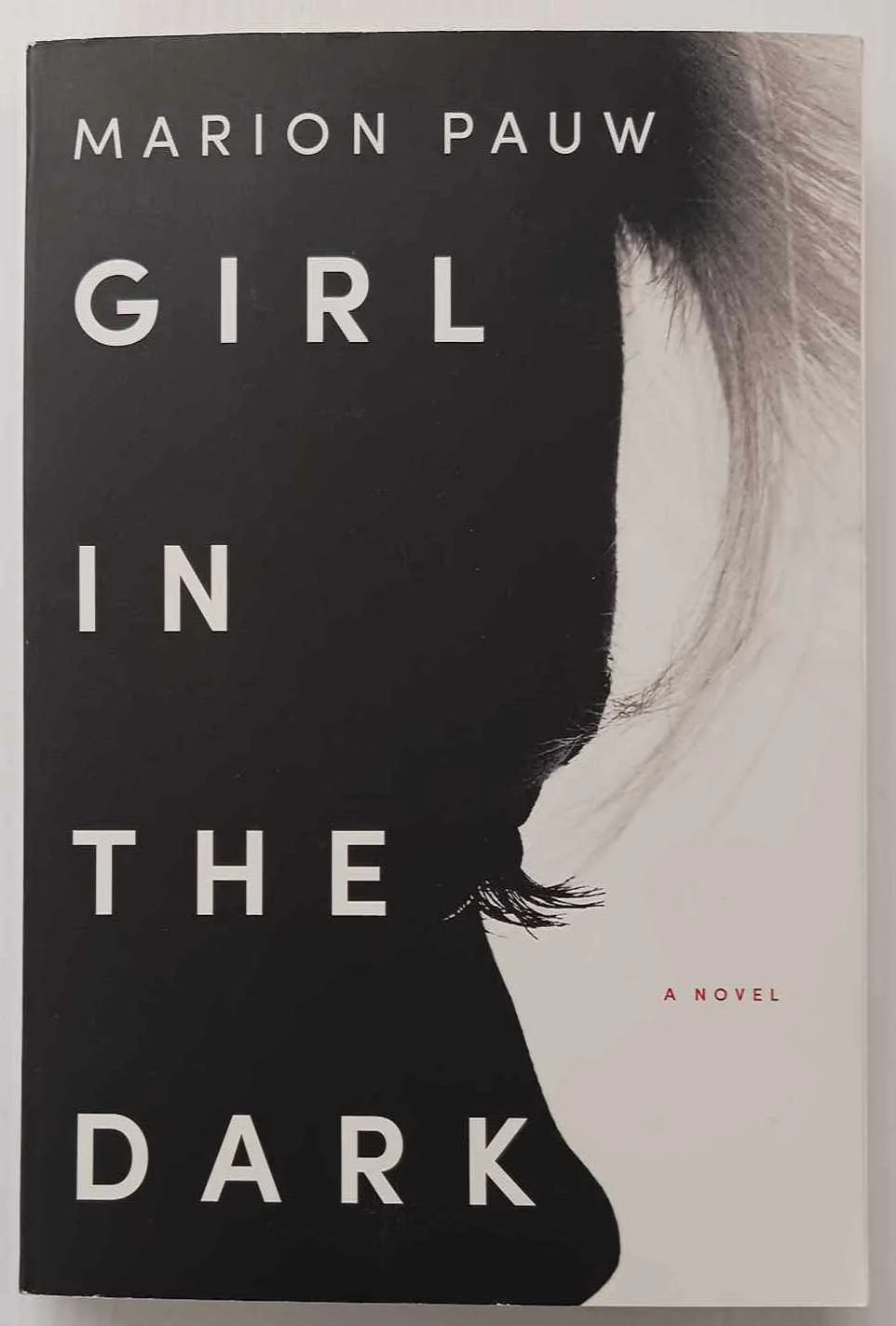 GIRL IN THE DARK - Marion Pauw