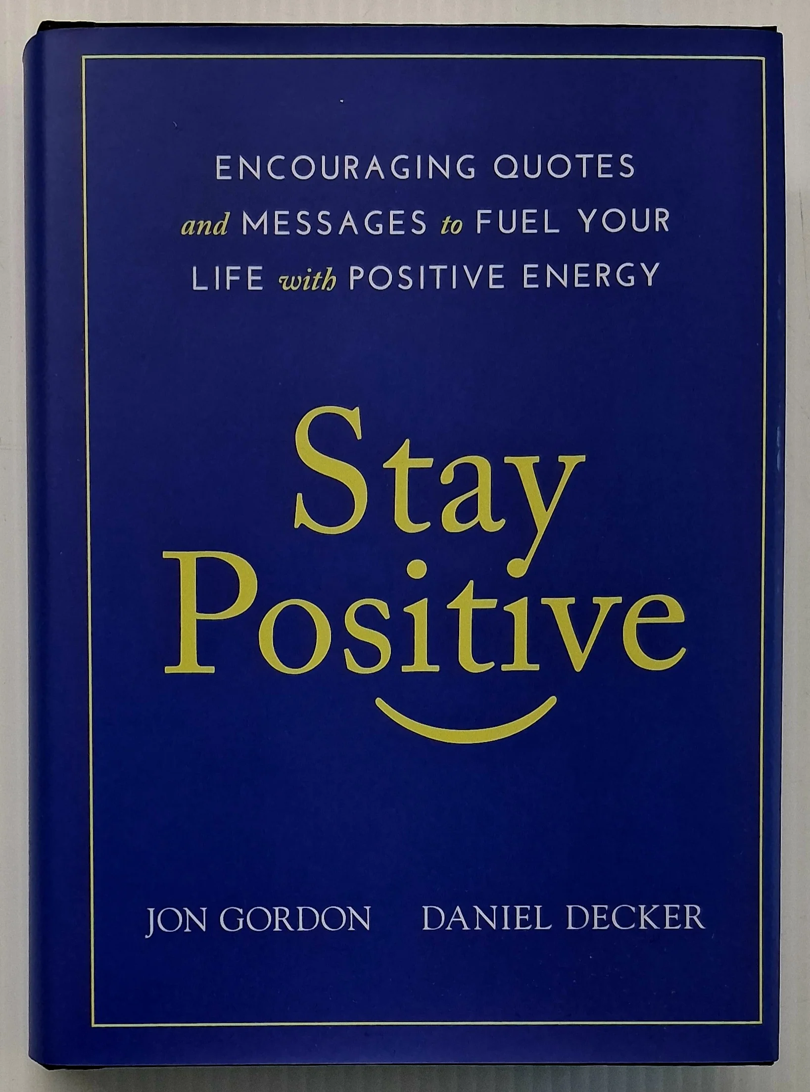 STAY POSITIVE - Jon Gordon, Daniel Decker