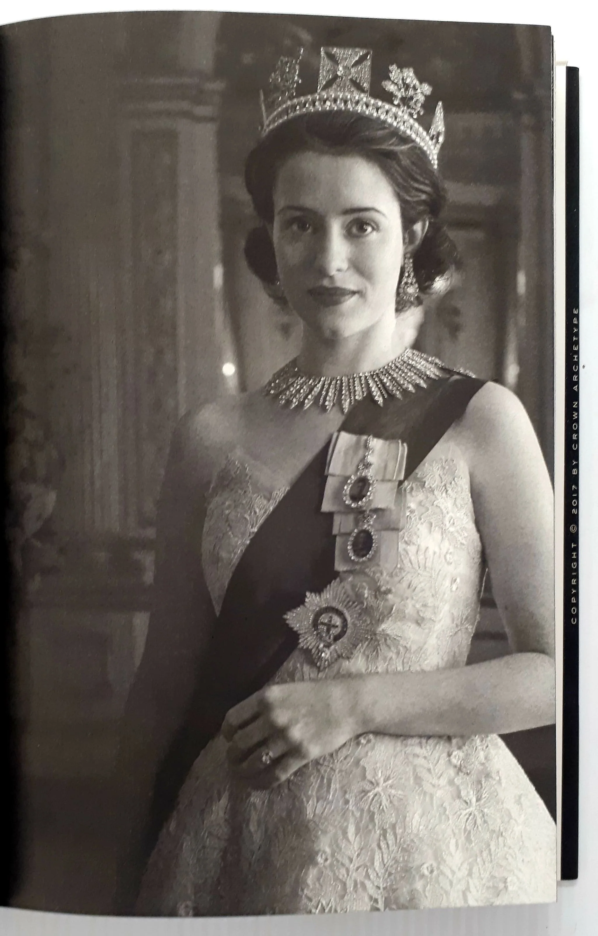 THE CROWN: THE OFFICIAL COMPANION - Robert Lacey - Image 4