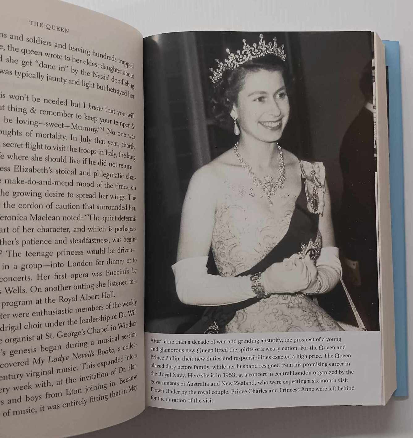 THE QUEEN - Andrew Morton - Image 5